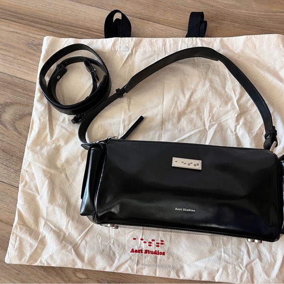 Aest Studios Capture Medium Sling Bag with Crossbody Strap included - Picture 2 of 11